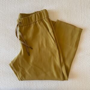 Lululemon On the Fly Crop 23" Pants Vintage Gold Yellow Size 8